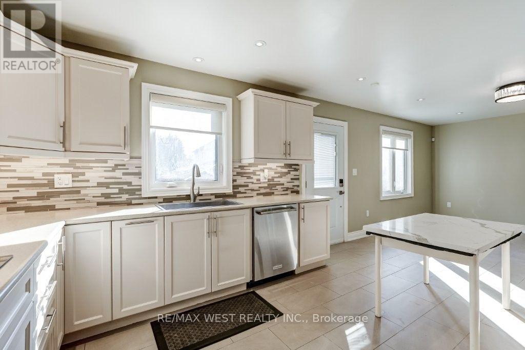 9 Culnan Avenue, Toronto, Ontario  M8Z 5A9 - Photo 13 - W13844176