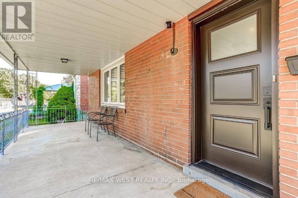 9 Culnan Avenue, Toronto, Ontario  M8Z 5A9 - Photo 4 - W13844176