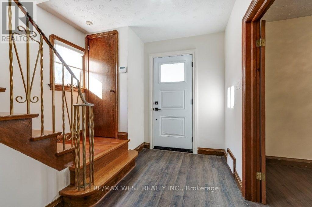 9 Culnan Avenue, Toronto, Ontario  M8Z 5A9 - Photo 5 - W13844176