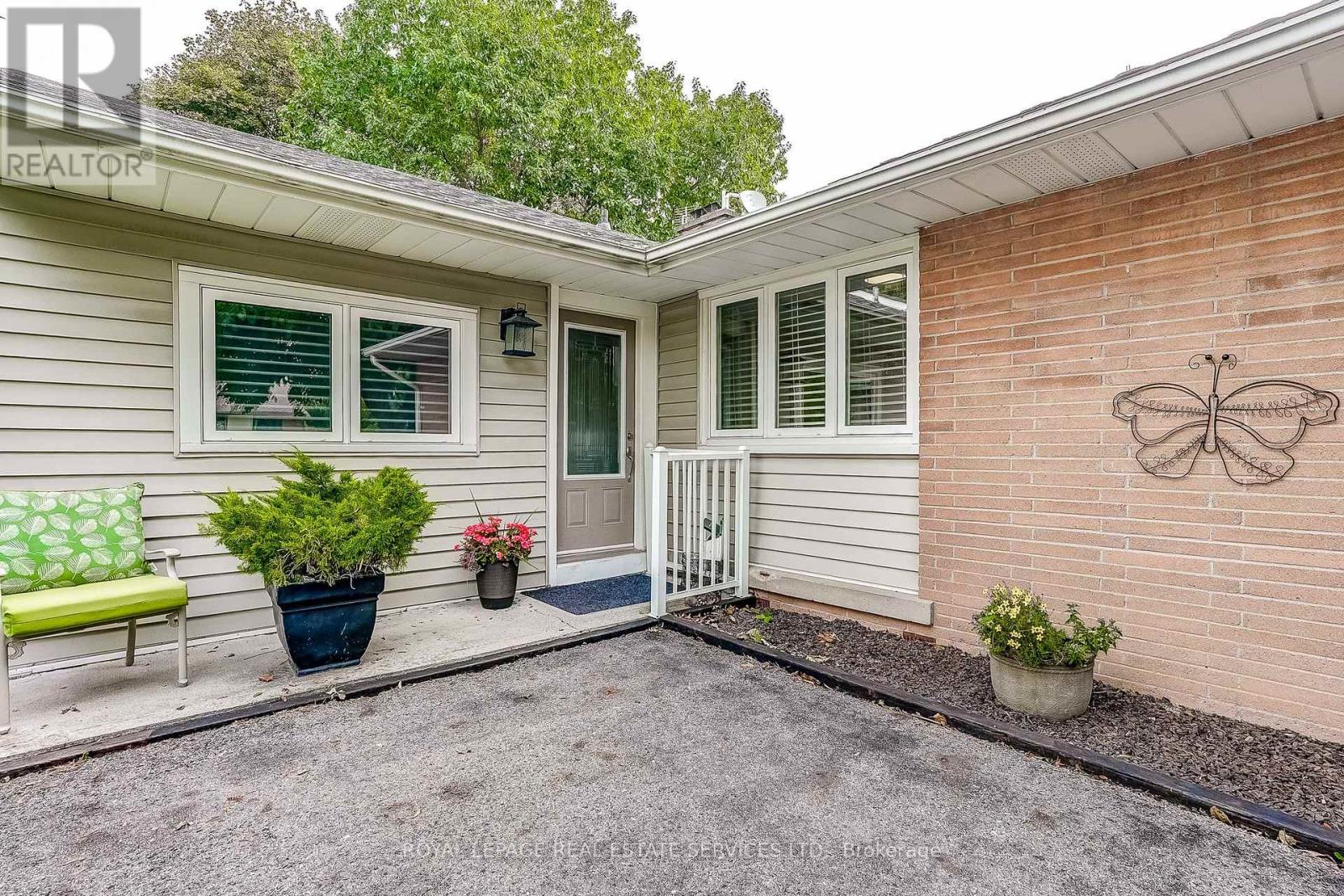 27 Sora Drive, Mississauga, Ontario  L5M 1B3 - Photo 2 - W13844178