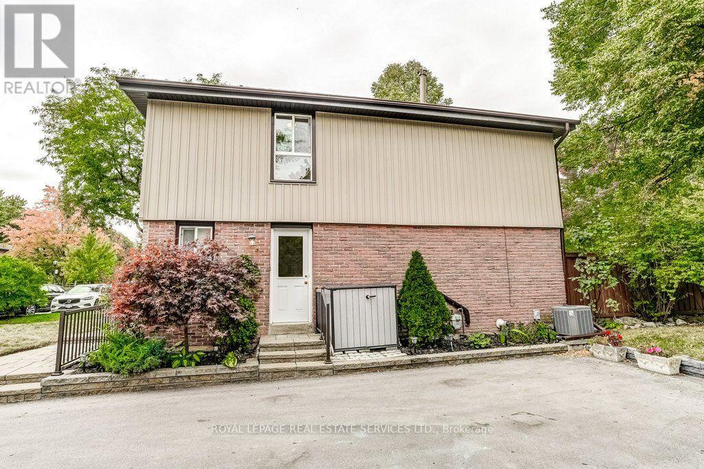 1770 Hyde Mill Crescent, Mississauga, Ontario  L5N 0A7 - Photo 2 - W13844180