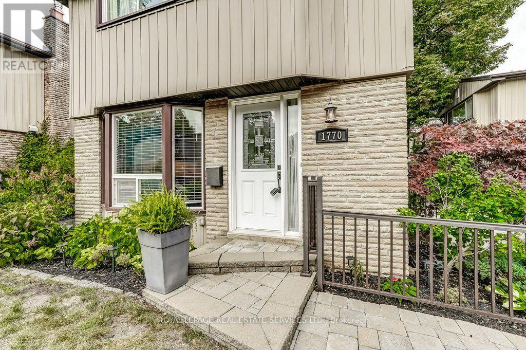 1770 Hyde Mill Crescent, Mississauga, Ontario  L5N 0A7 - Photo 3 - W13844180