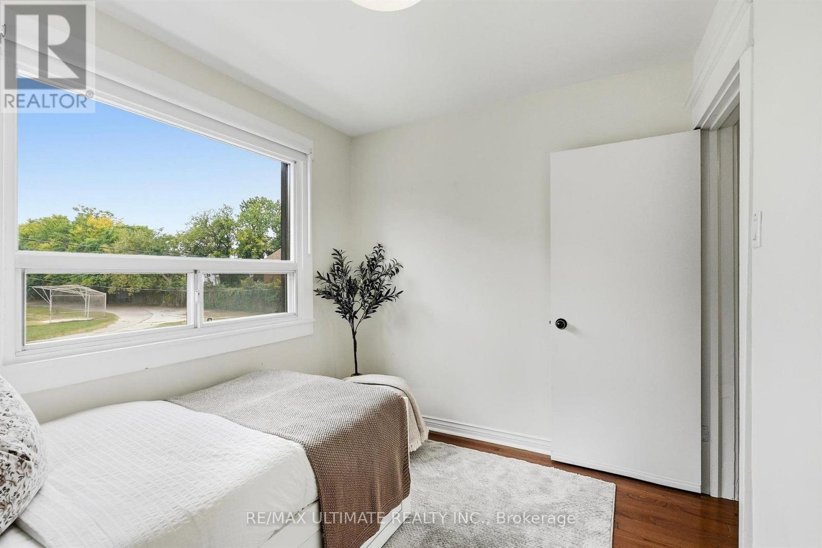 90 Rowntree Avenue, Toronto, Ontario  M6N 1S2 - Photo 16 - W13844204