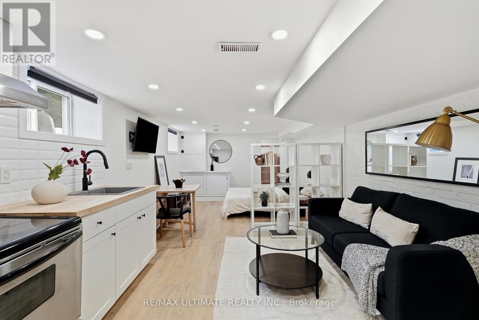 90 Rowntree Avenue, Toronto, Ontario  M6N 1S2 - Photo 29 - W13844204