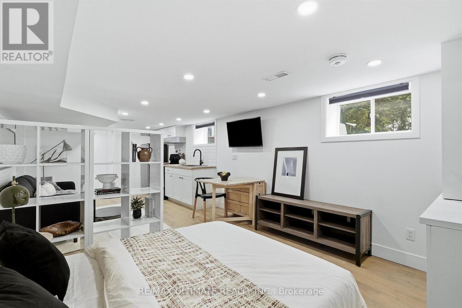 90 Rowntree Avenue, Toronto, Ontario  M6N 1S2 - Photo 34 - W13844204