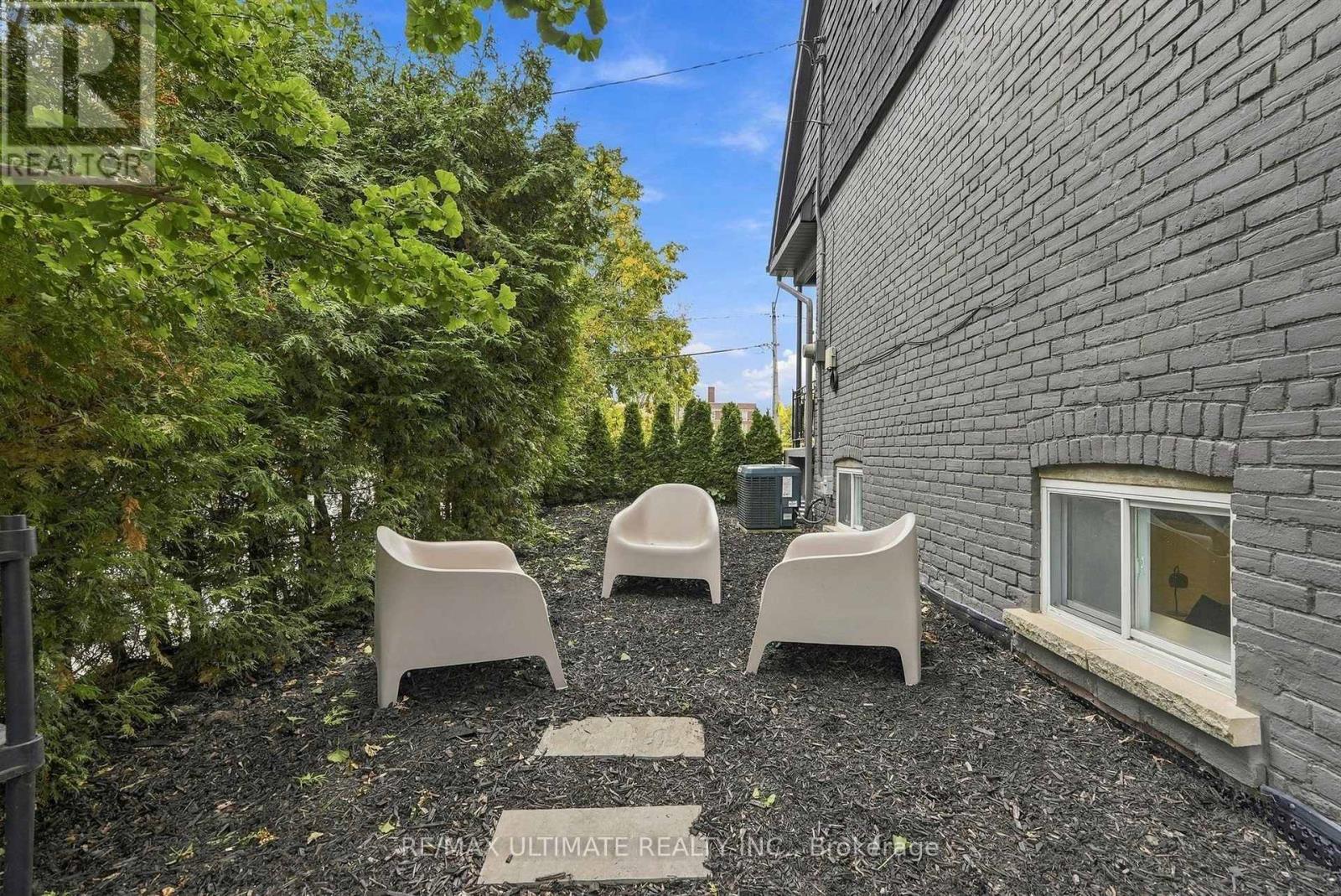 90 Rowntree Avenue, Toronto, Ontario  M6N 1S2 - Photo 39 - W13844204