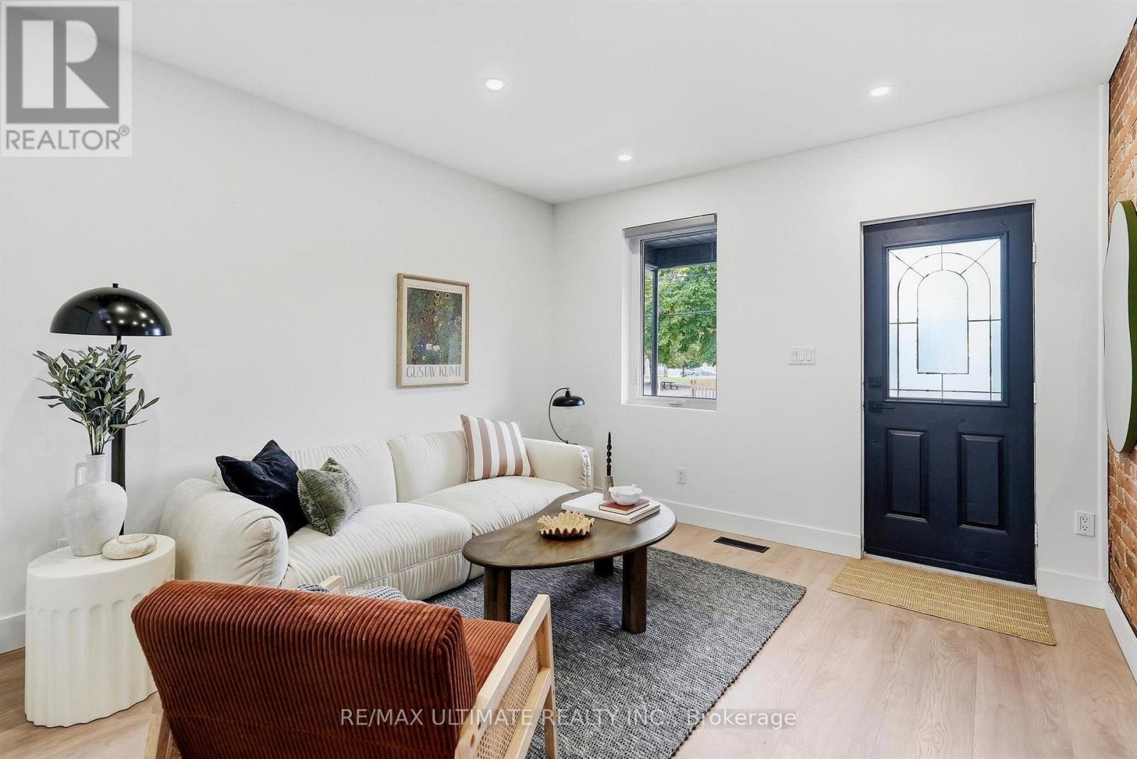 90 Rowntree Avenue, Toronto, Ontario  M6N 1S2 - Photo 4 - W13844204