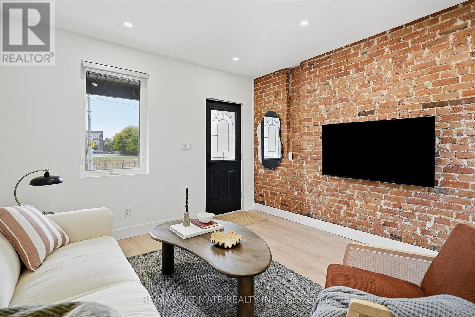 90 Rowntree Avenue, Toronto, Ontario  M6N 1S2 - Photo 5 - W13844204