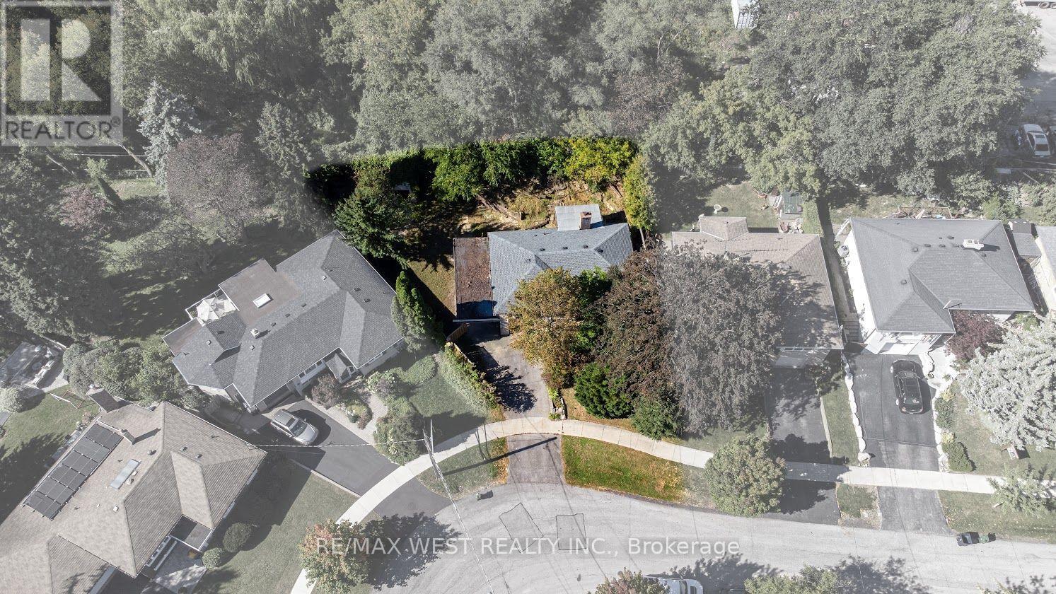 39 Mcmanus Road, Toronto, Ontario  M9P 2J9 - Photo 2 - W13844222