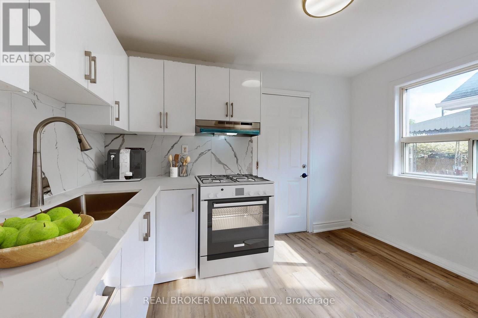 Main - 102 Bowie Avenue, Toronto, Ontario  M6E 2P7 - Photo 1 - W13844300