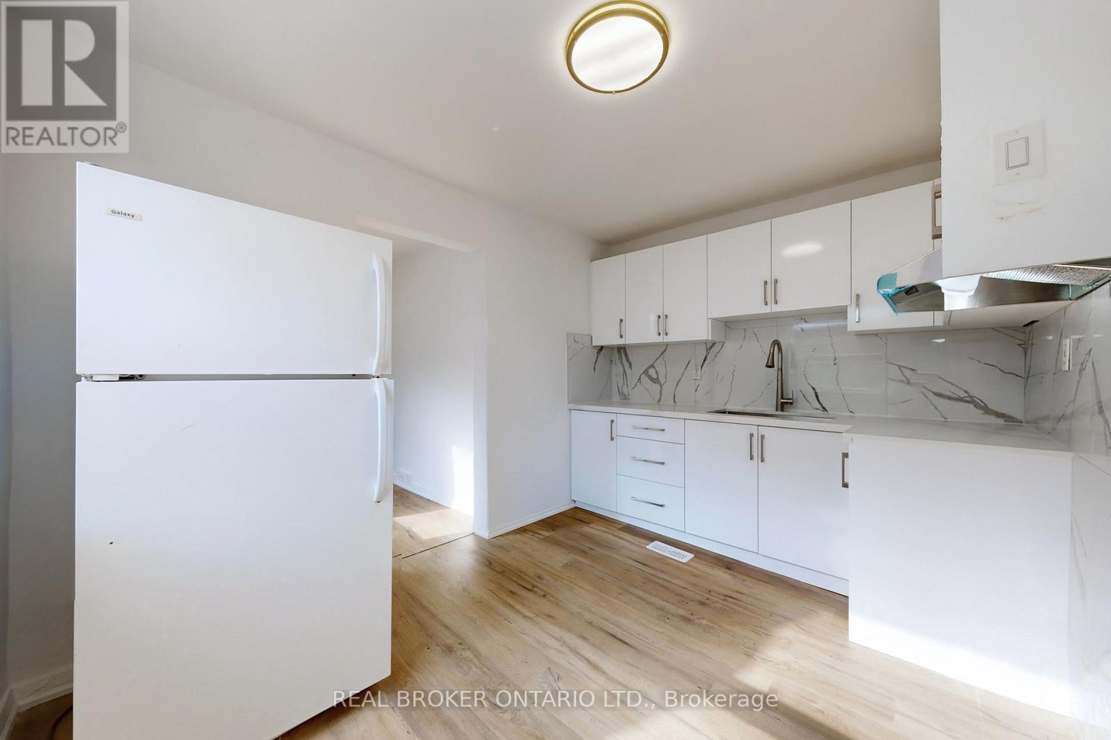 Main - 102 Bowie Avenue, Toronto, Ontario  M6E 2P7 - Photo 22 - W13844300