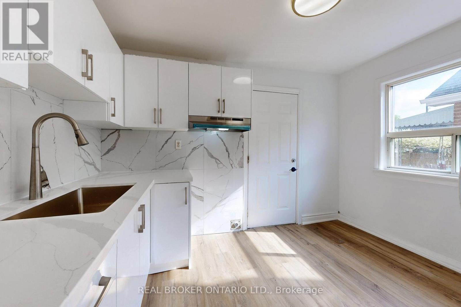 Main - 102 Bowie Avenue, Toronto, Ontario  M6E 2P7 - Photo 23 - W13844300