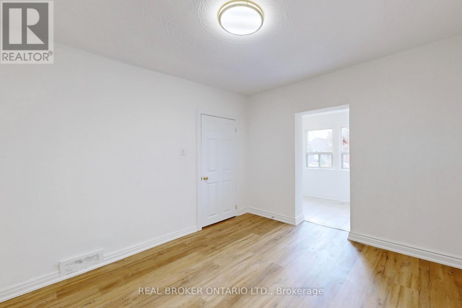 Main - 102 Bowie Avenue, Toronto, Ontario  M6E 2P7 - Photo 4 - W13844300