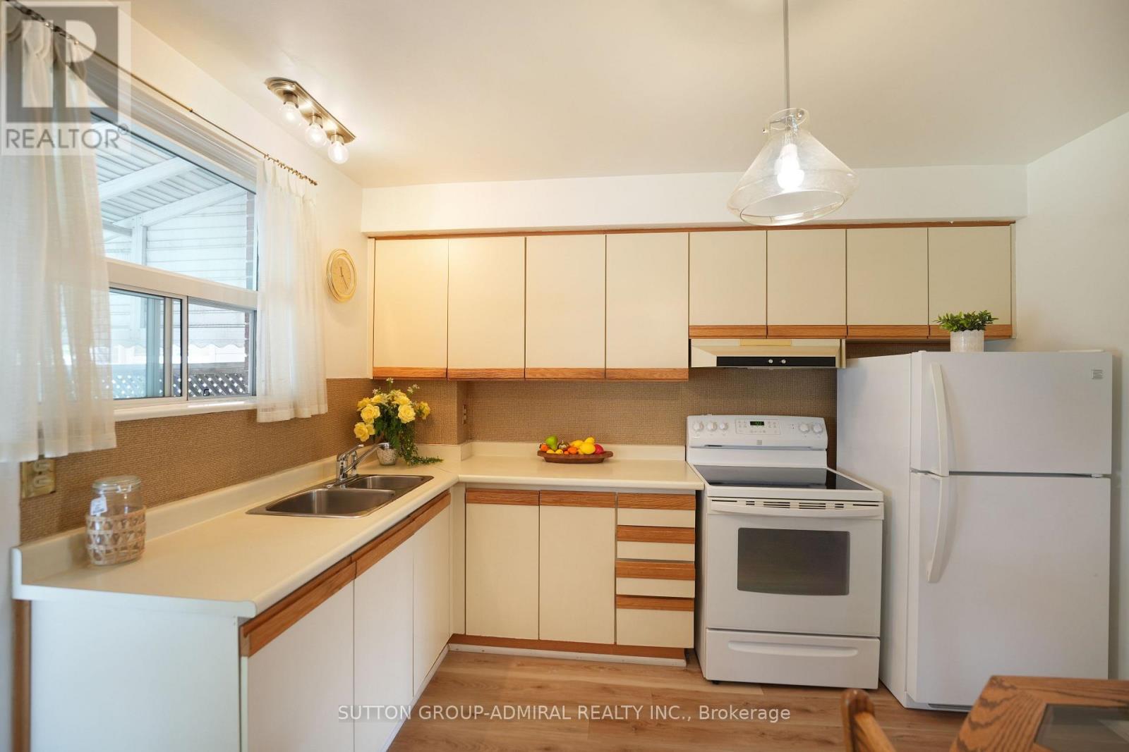 14 Thurrock Road, Toronto, Ontario  M3L 1P6 - Photo 5 - W13844382