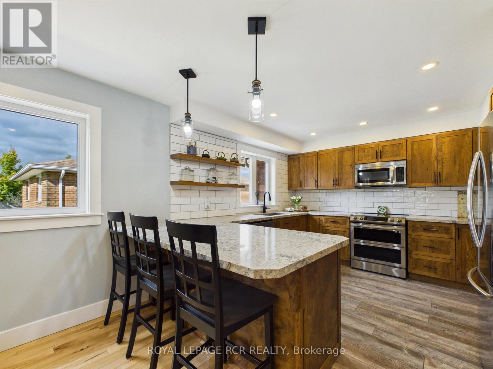 16 Loree Drive, Adjala-Tosorontio, Ontario  L0M 1J0 - Photo 7 - N13836464