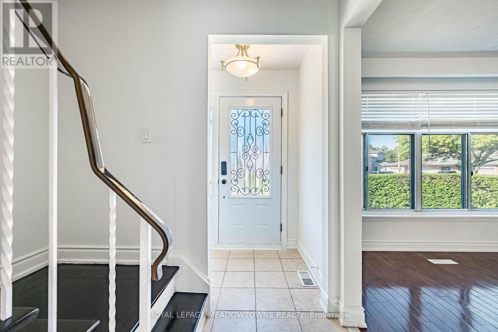 2155 Pashak Court, Mississauga, Ontario  L5A 1H8 - Photo 6 - W13464792
