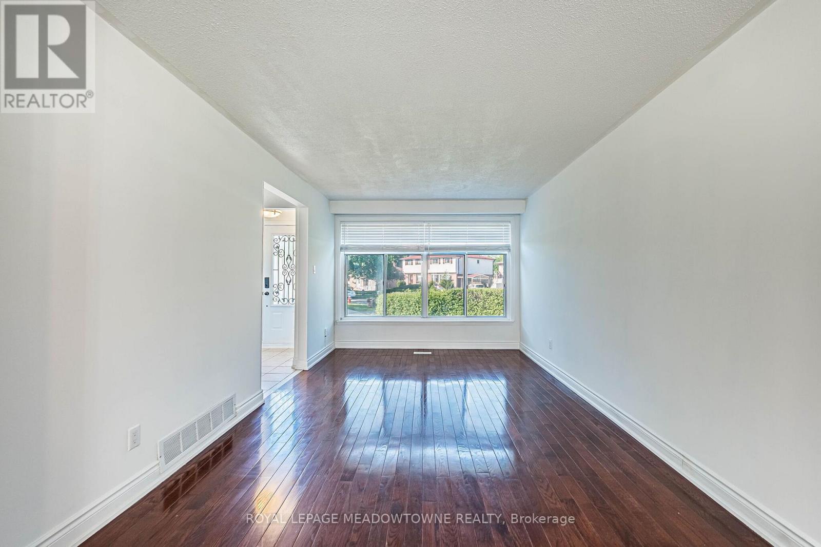 2155 Pashak Court, Mississauga, Ontario  L5A 1H8 - Photo 7 - W13464792