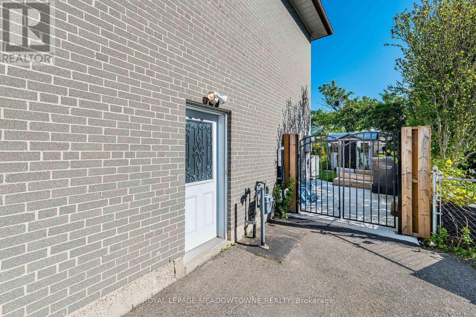 2155 Pashak Court, Mississauga, Ontario  L5A 1H8 - Photo 3 - W13464792