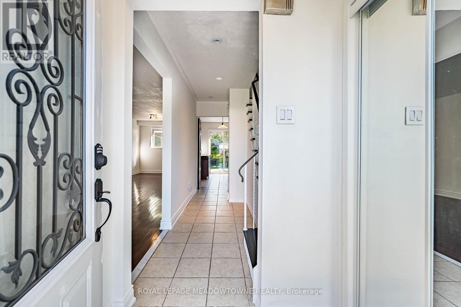 2155 Pashak Court, Mississauga, Ontario  L5A 1H8 - Photo 4 - W13464792