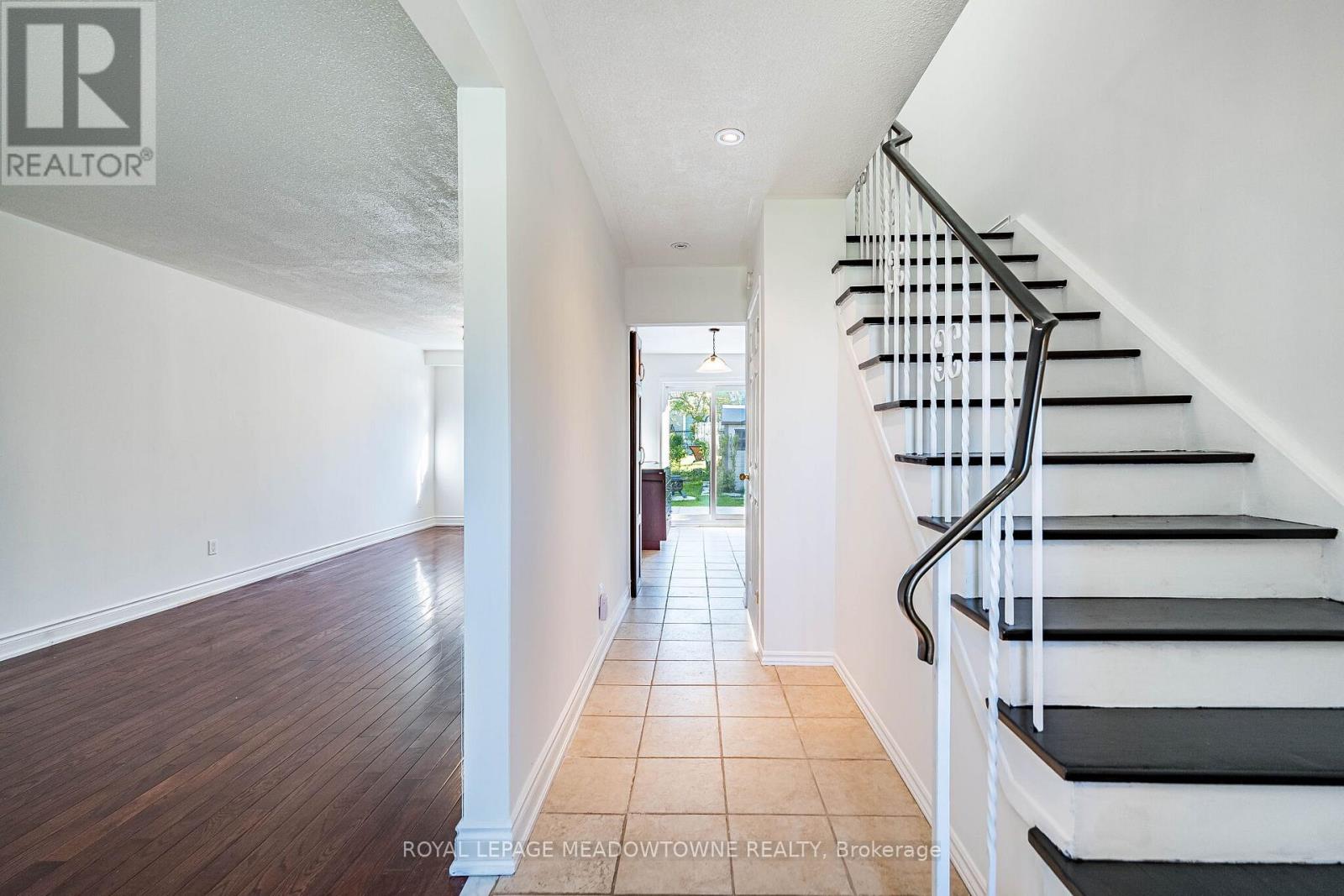2155 Pashak Court, Mississauga, Ontario  L5A 1H8 - Photo 5 - W13464792