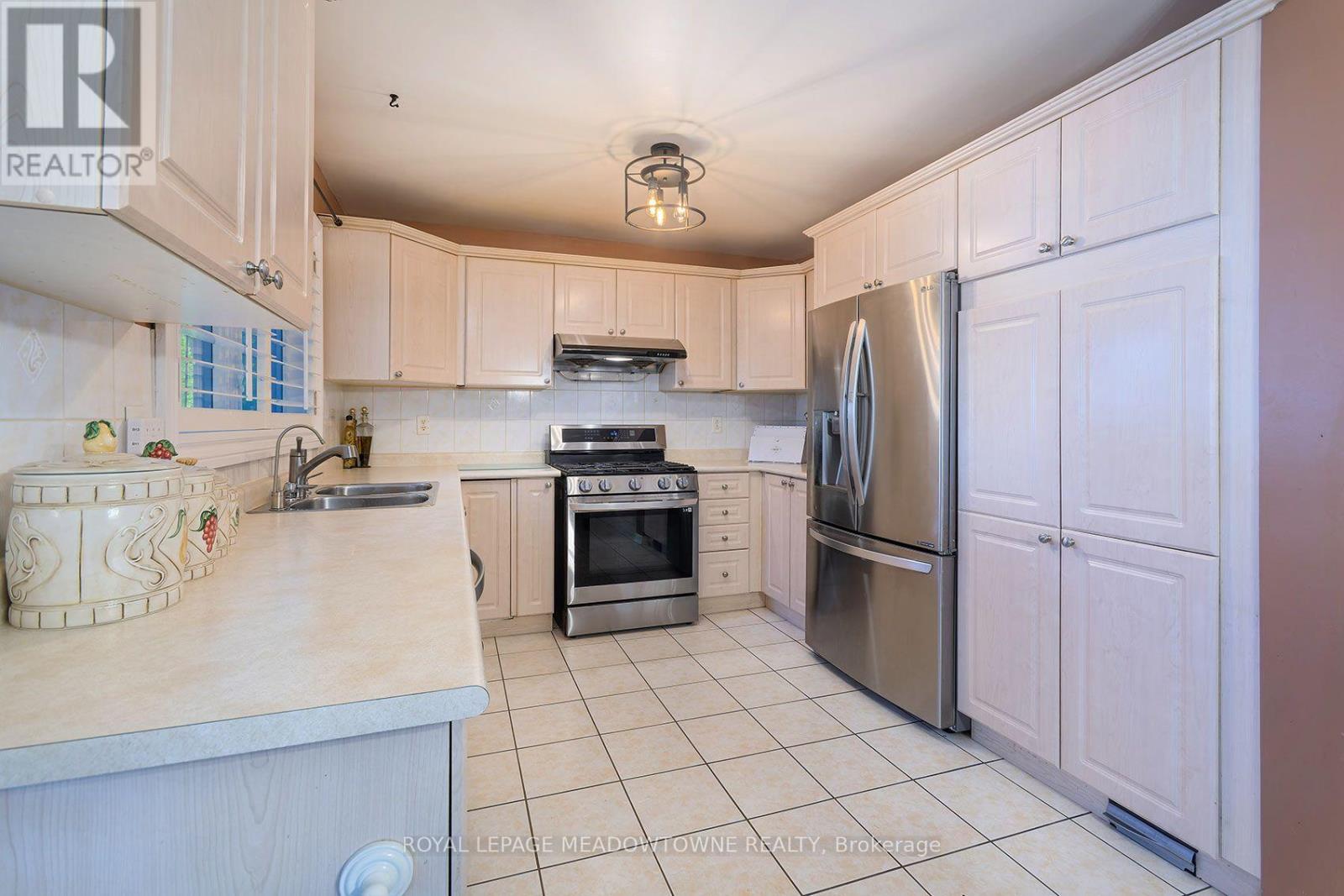 43 Thorpe Crescent, Brampton, Ontario  L7A 1P8 - Photo 10 - W13832678