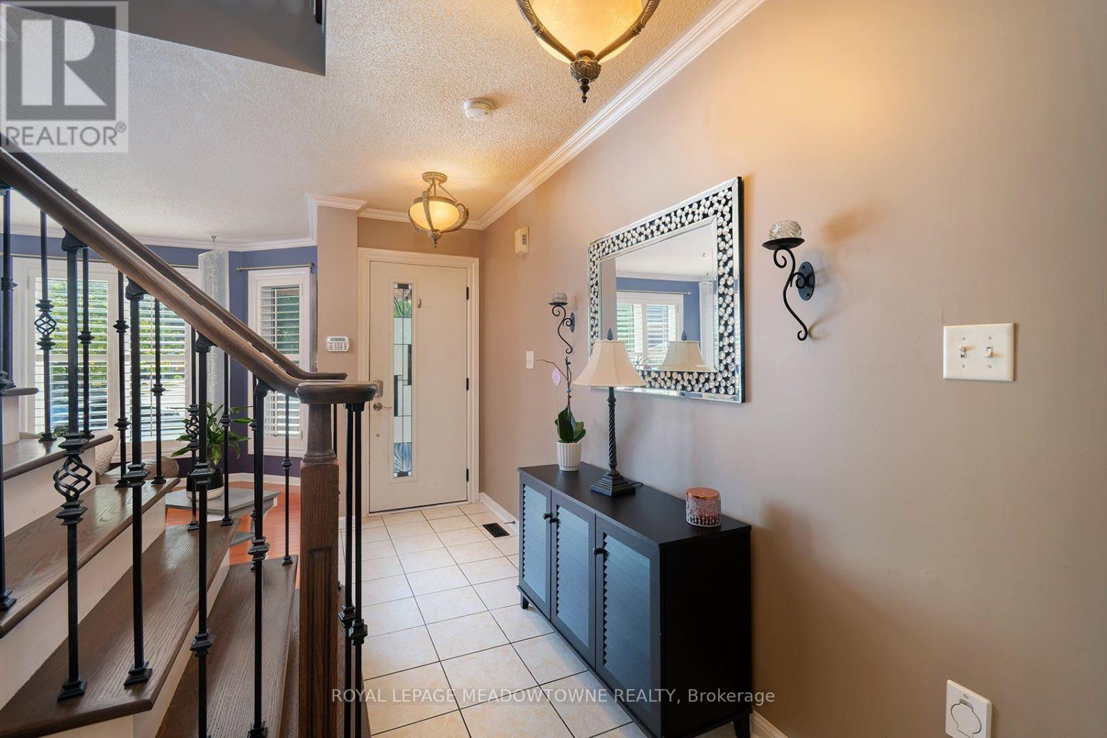 43 Thorpe Crescent, Brampton, Ontario  L7A 1P8 - Photo 4 - W13832678