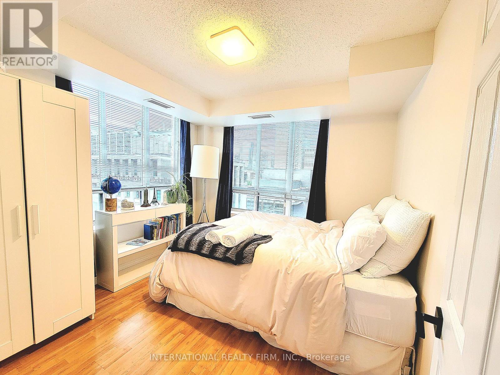 1209 - 140 Simcoe Street, Toronto, Ontario M5H 4E9 - Photo 13 - C13844116