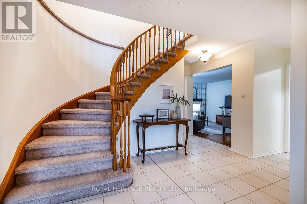 61 Forest Hts Street, Whitby, Ontario  L1R 1T8 - Photo 2 - E13844372