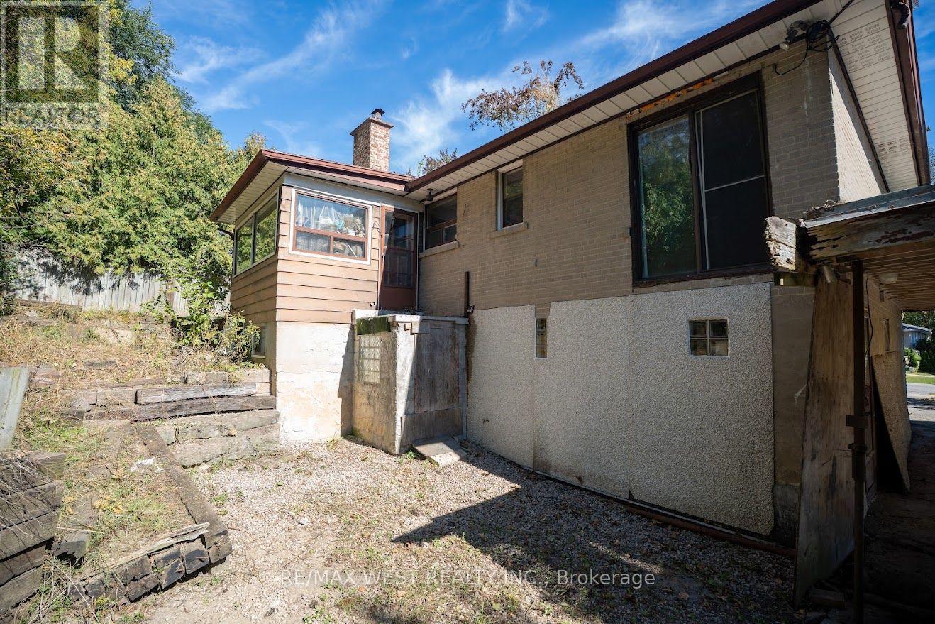 39 Mcmanus Road, Toronto, Ontario  M9P 2J9 - Photo 14 - W13844222
