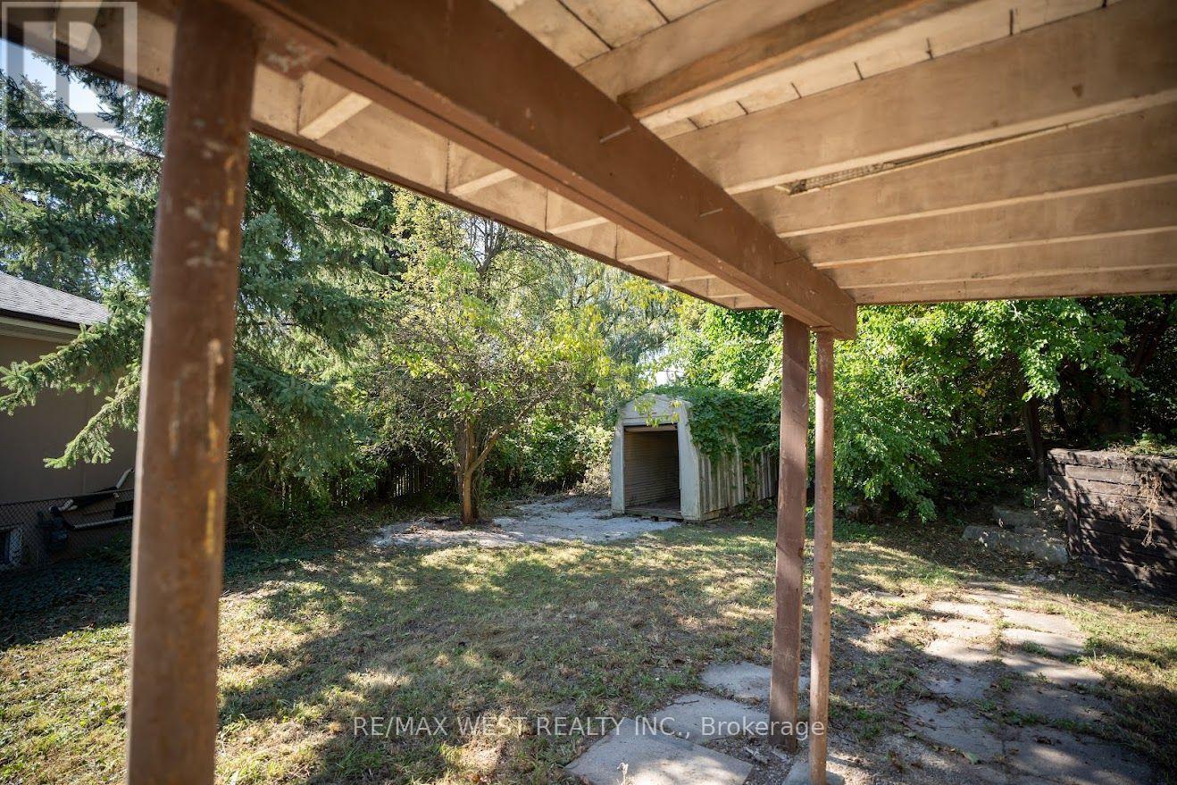39 Mcmanus Road, Toronto, Ontario  M9P 2J9 - Photo 8 - W13844222