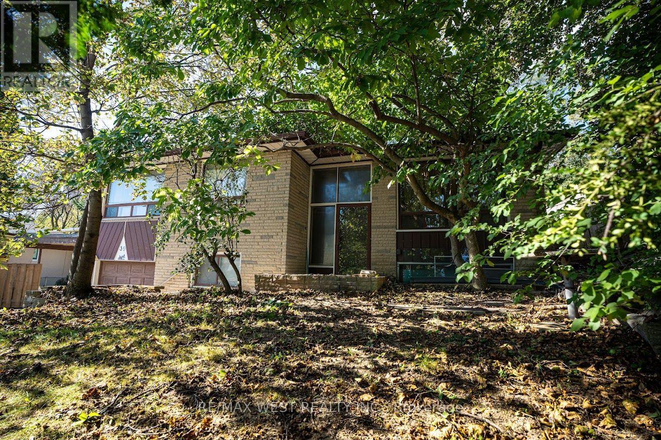 39 MCMANUS ROAD, Toronto, Ontario