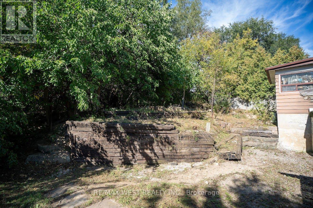 39 Mcmanus Road, Toronto, Ontario  M9P 2J9 - Photo 13 - W13844222