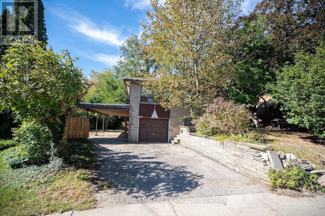 39 Mcmanus Road, Toronto, Ontario  M9P 2J9 - Photo 3 - W13844222