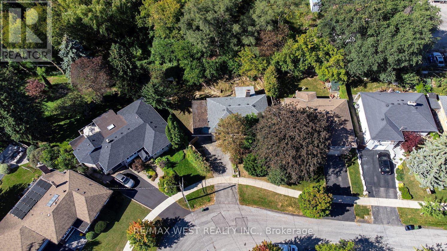 39 Mcmanus Road, Toronto, Ontario  M9P 2J9 - Photo 4 - W13844222