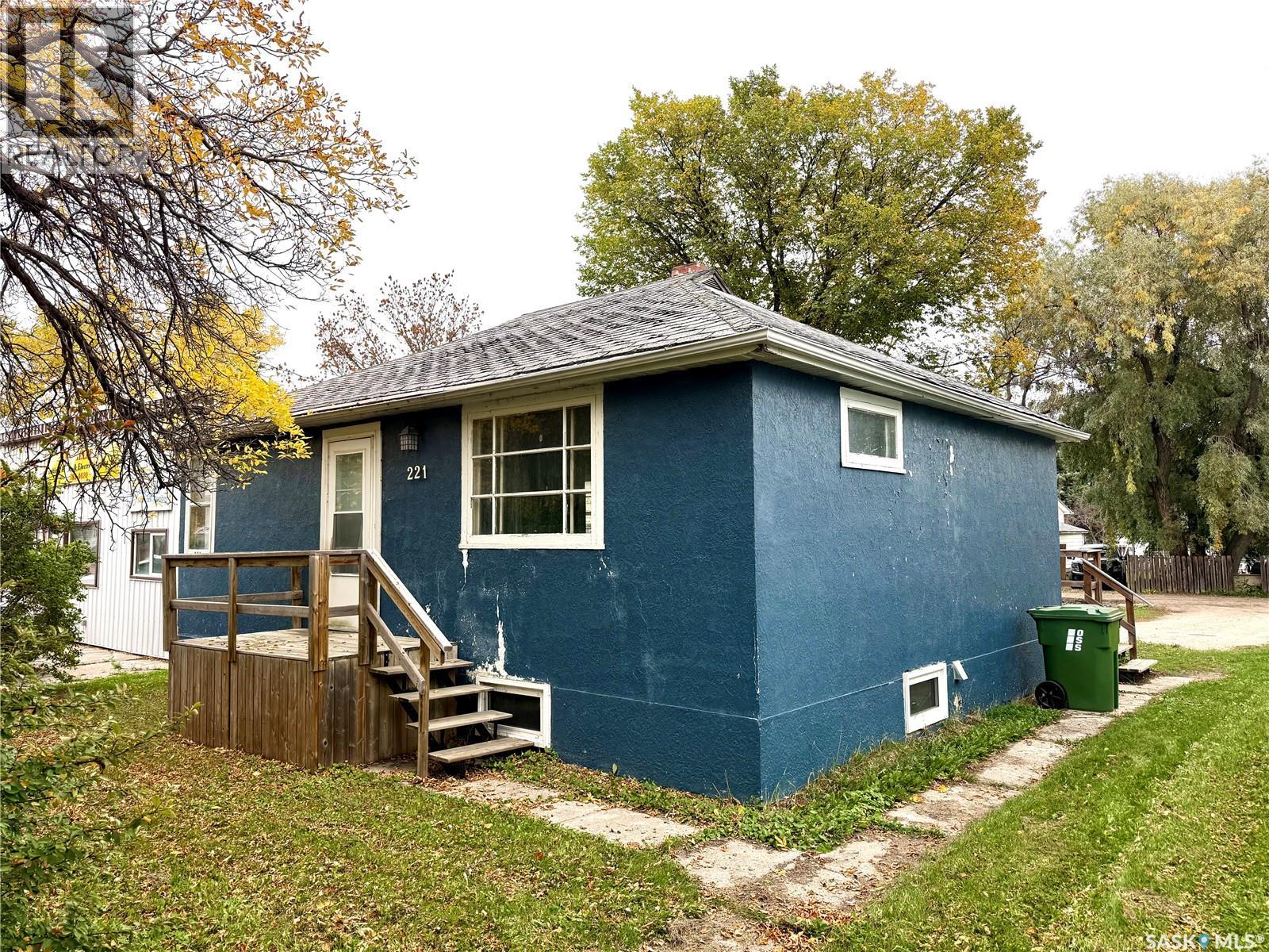 221 4th AVENUE N, Yorkton, Saskatchewan