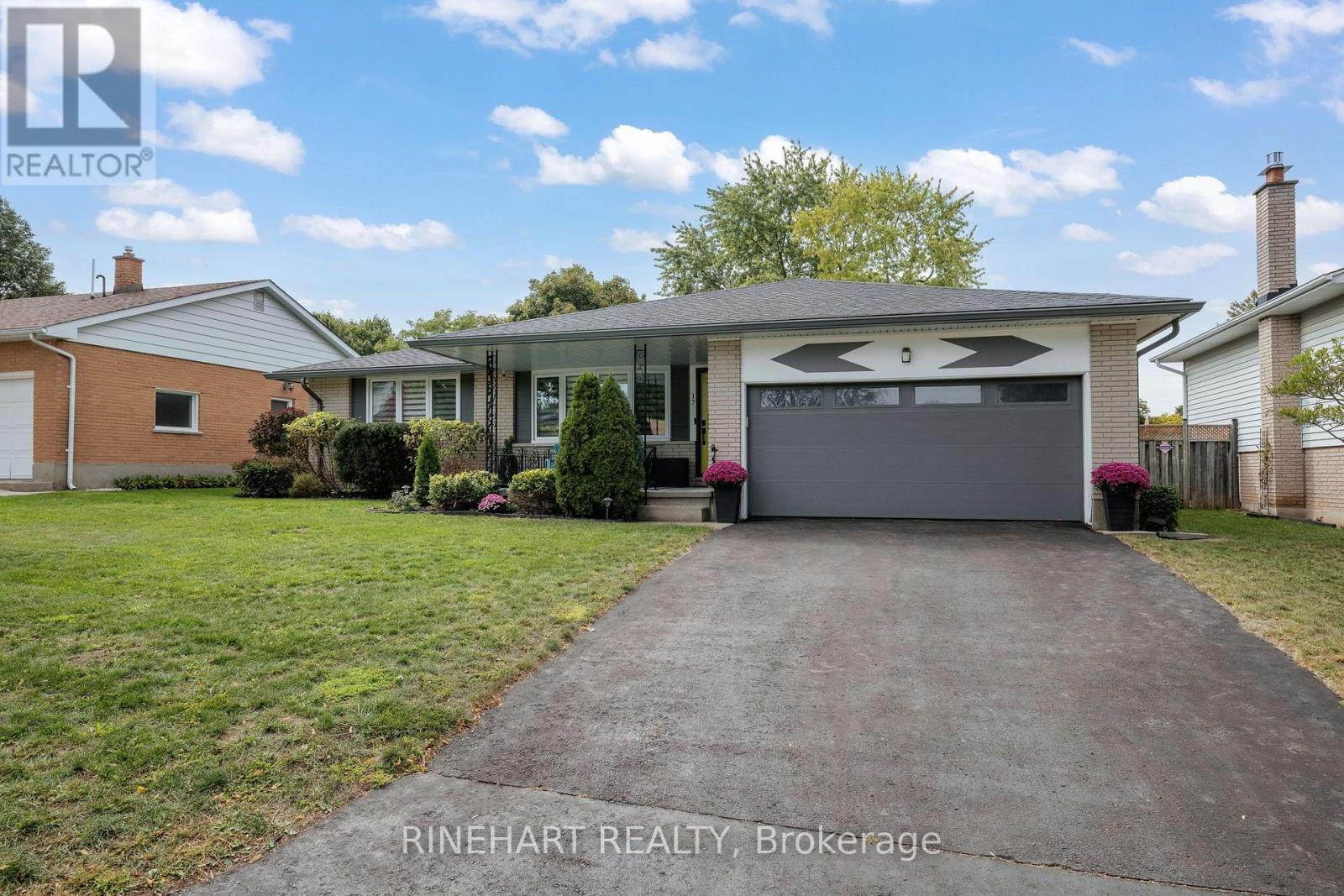 17 Applewood Lane, London South, Ontario  N6J 3P9 - Photo 2 - X13844498
