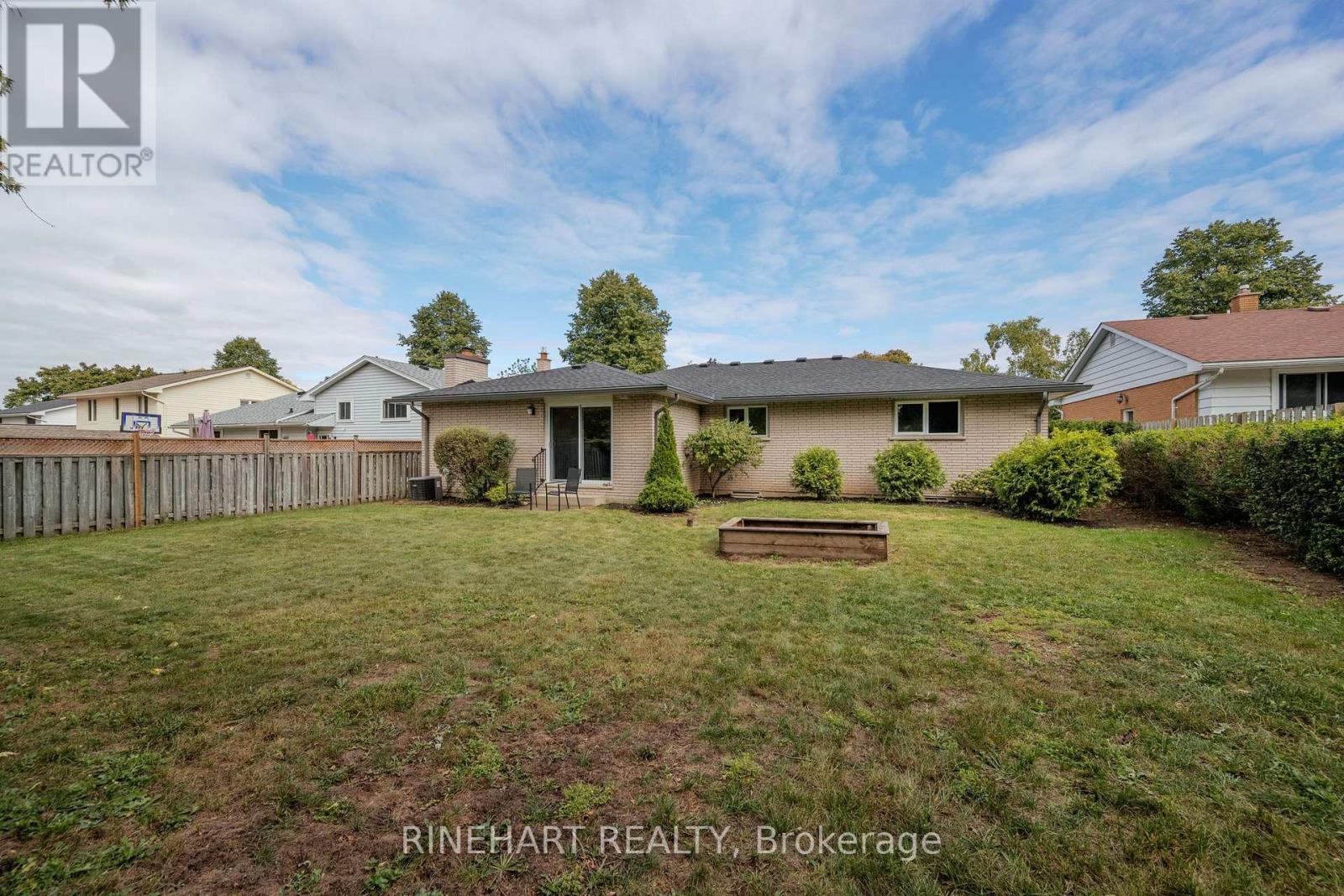 17 Applewood Lane, London South, Ontario  N6J 3P9 - Photo 32 - X13844498
