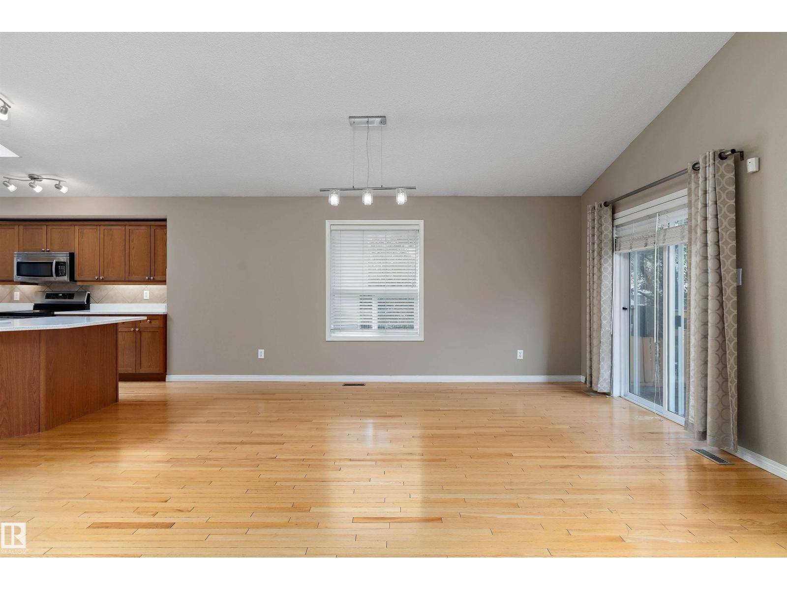 8218 Shaske Place Nw Nw, Edmonton, Alberta  T6R 3V9 - Photo 11 - E4510992