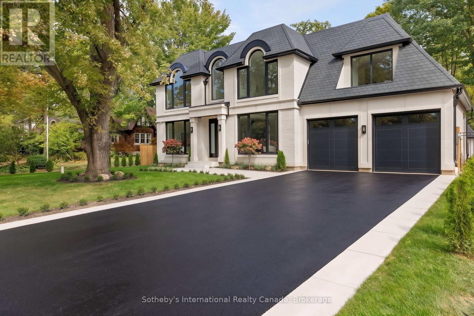 123 TAVISTOCK SQUARE, Oakville, Ontario