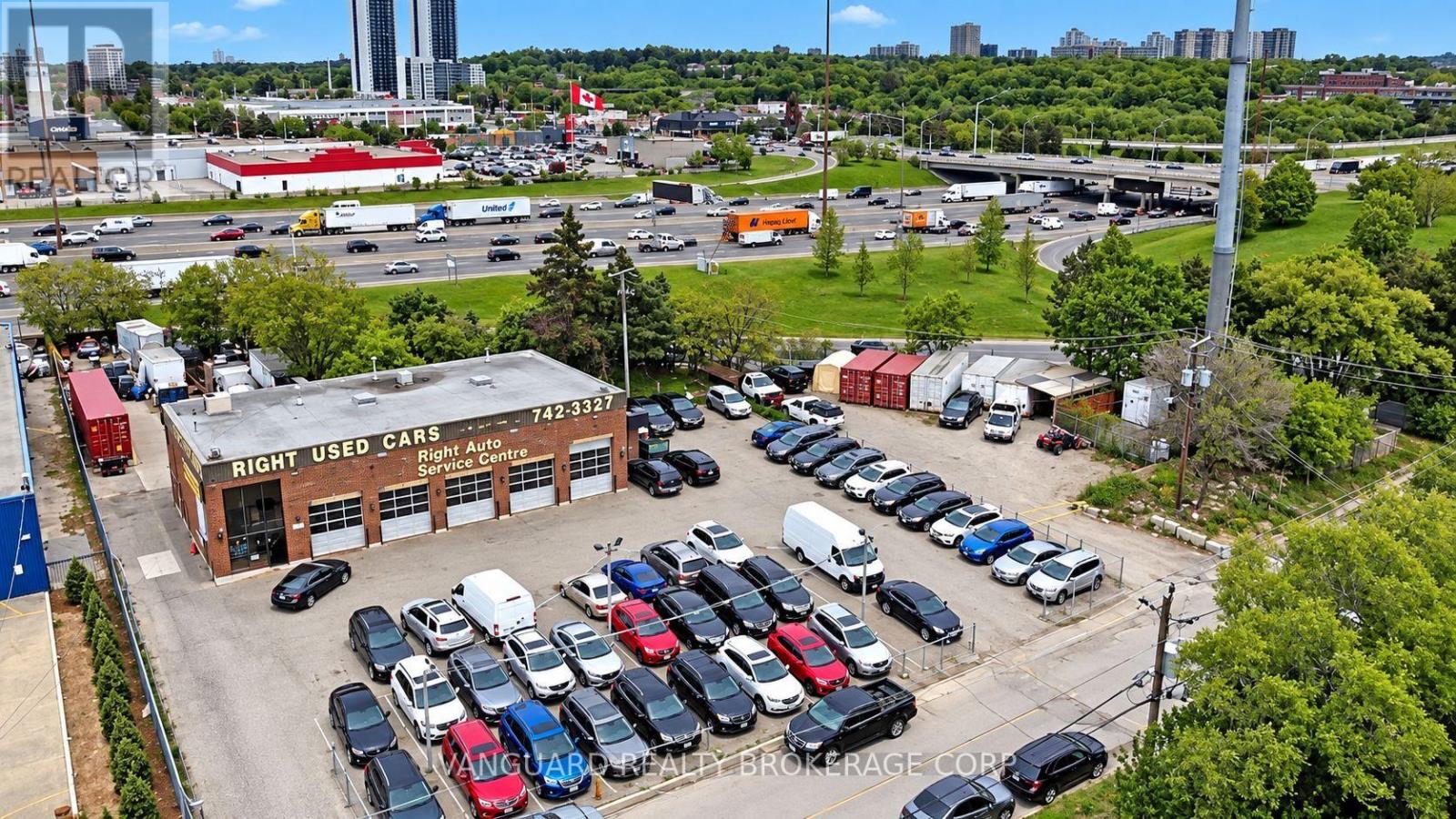 2025 Wilson Avenue, Toronto, Ontario M9M 1A9 - Photo 3 - W13235658