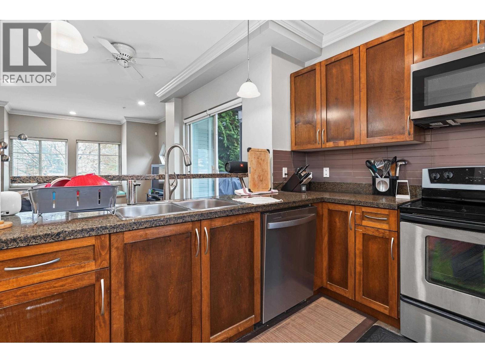 5 3139 Smith Avenue, Burnaby, British Columbia  V5G 2S8 - Photo 4 - R3170365