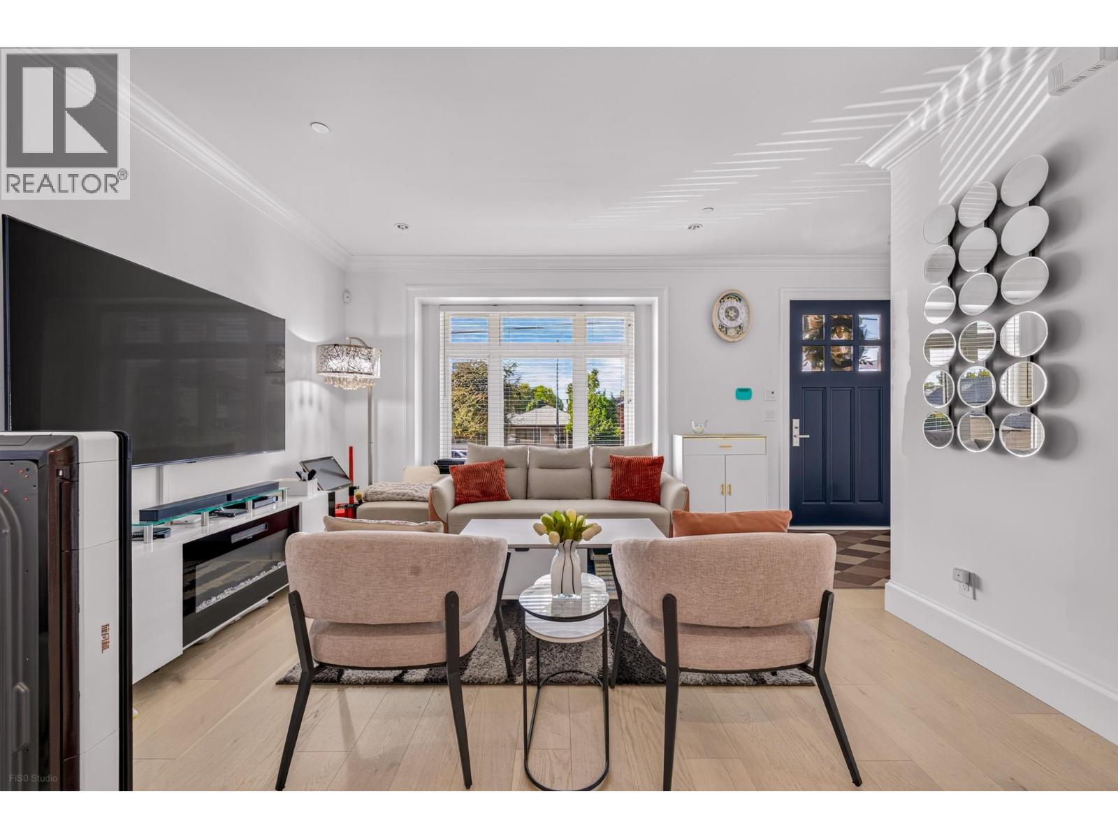 5584 Rupert Street, Vancouver, British Columbia  V5R 2K5 - Photo 3 - R3167947
