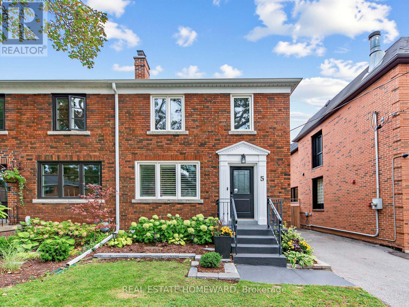 5 Beaufield Avenue, Toronto, Ontario  M4G 3R2 - Photo 1 - C13844424