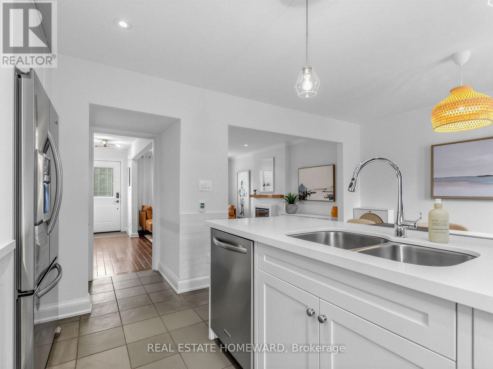 5 Beaufield Avenue, Toronto, Ontario  M4G 3R2 - Photo 12 - C13844424