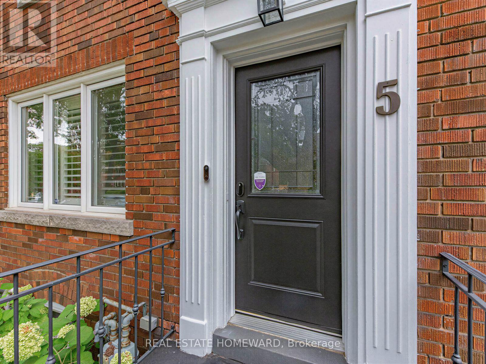 5 Beaufield Avenue, Toronto, Ontario  M4G 3R2 - Photo 2 - C13844424