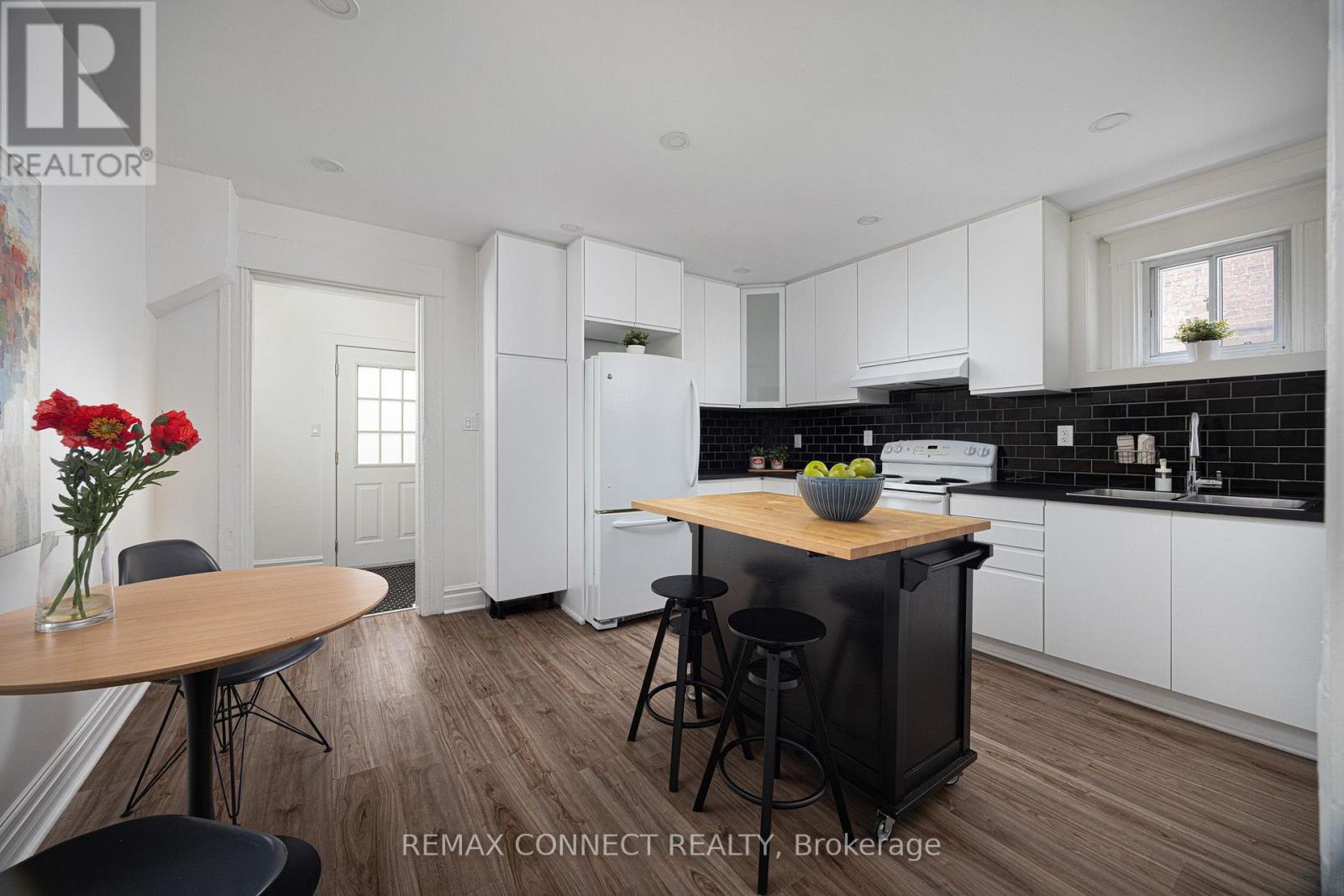 17 Muir Avenue, Toronto, Ontario  M6H 1E7 - Photo 10 - C13844446