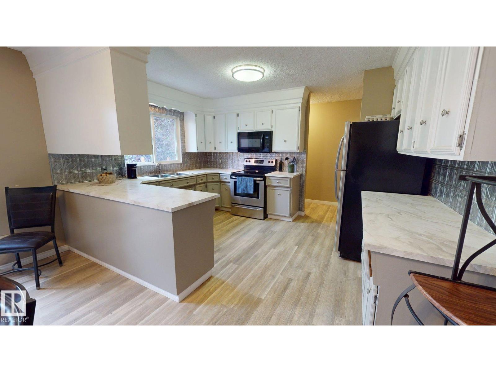 9813 152 ST NW