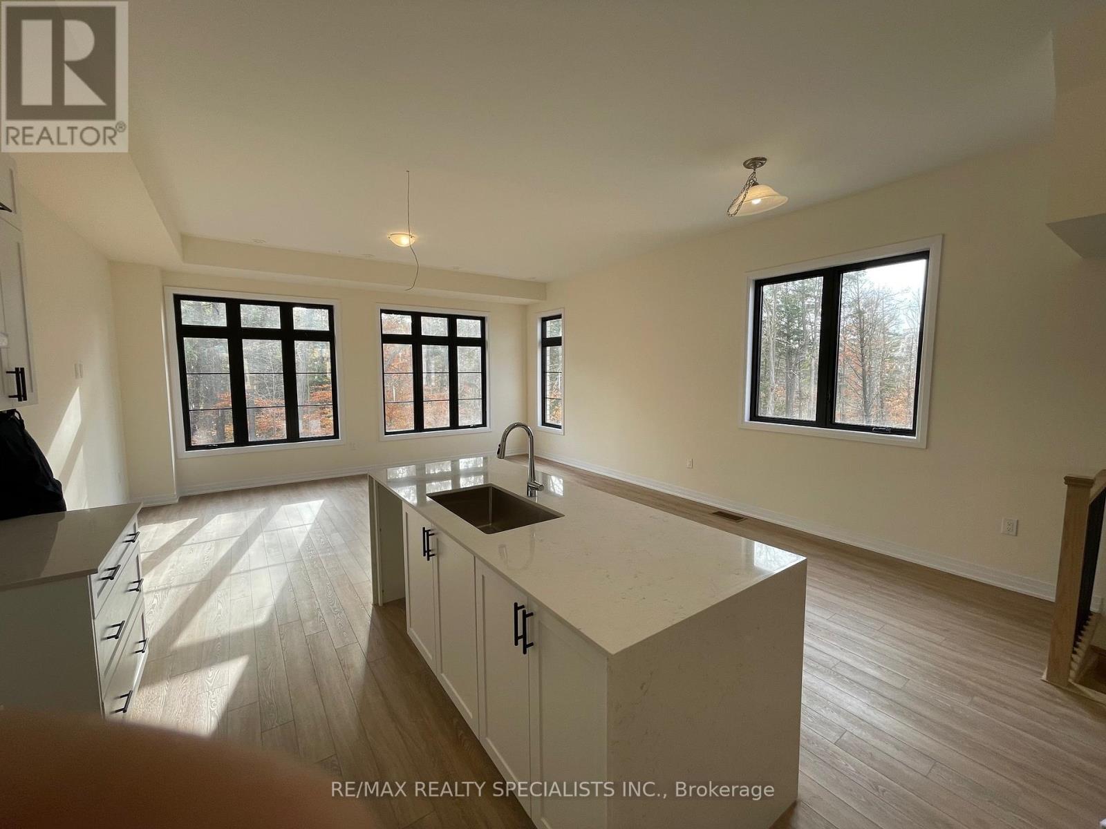 39 De La Roche Drive, Vaughan, Ontario  L4H 5G4 - Photo 3 - N13844404