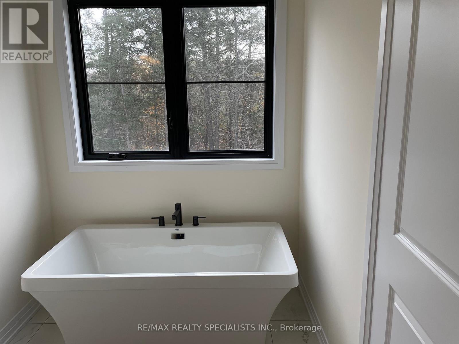39 De La Roche Drive, Vaughan, Ontario  L4H 5G4 - Photo 7 - N13844404