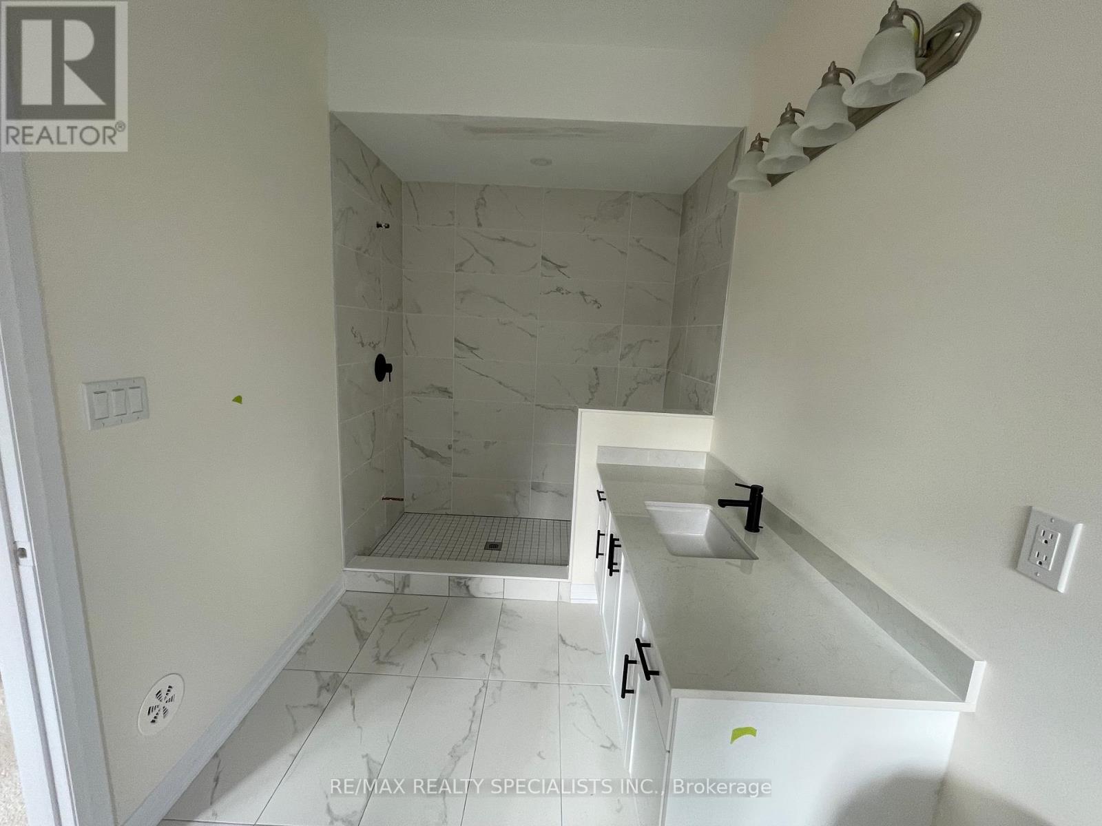 39 De La Roche Drive, Vaughan, Ontario  L4H 5G4 - Photo 8 - N13844404